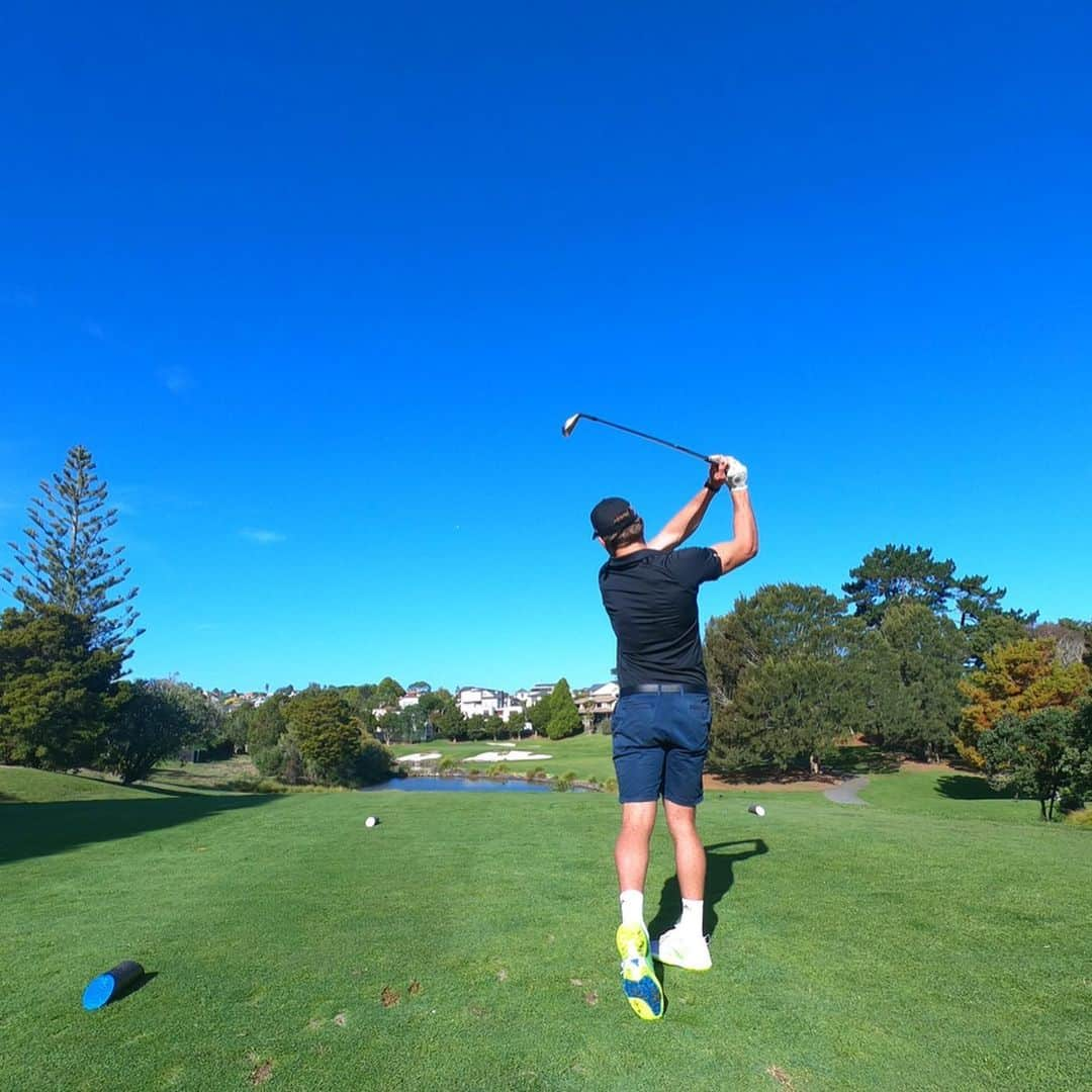 ボーデン・バリットさんのインスタグラム写真 - (ボーデン・バリットInstagram)「Lucky to get out and hit some balls today!⁣ Hopefully it won’t be long before we are back out there passing & kicking them 🤞🏼」4月28日 18時41分 - beaudenbarrett