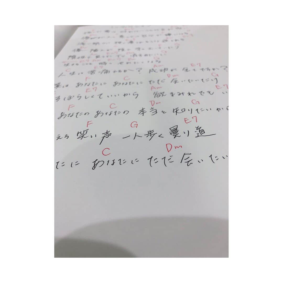 美山加恋さんのインスタグラム写真 - (美山加恋Instagram)「ストーリーに昨日あげてはみたけど、まだまだ。﻿ いろんな曲で指を覚えています。﻿ ﻿ さて、これはなんの曲でしょう。」4月28日 18時53分 - miyamakaren