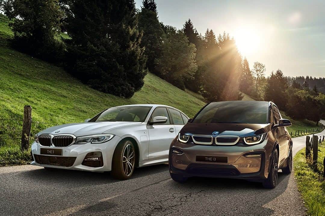 BMW Japanさんのインスタグラム写真 - (BMW JapanInstagram)「BMW サステイナブル DRIVE & LIFE キャンペーン！ . 先進的でサステイナブルな素材と革新技術の融合により、優れた環境性能と尽きせぬドライビング・プレジャーを実現するBMW i。 . ターボ・エンジンと電気の2つのエネルギーが融合した圧倒的なドライビング・ダイナミクスのBMW プラグイン・ハイブリッド。 . BMW次世代クリーン・モビリティの走りを存分に味わえるテスト・ドライブまたは、ご自宅で愉しめるサステイナブルな厳選アイテムをプレゼント。ぜひこの機会をお見逃しなく。 . 応募期限：2020年5月31日(日)まで ※テスト・ドライブの実施は2020年6月以降を予定しています。 . #BMWi #PHEV #電気自動車 #ハイブリッド #BMW #BMWJapan #駆けぬける歓び」4月28日 19時00分 - bmwjapan