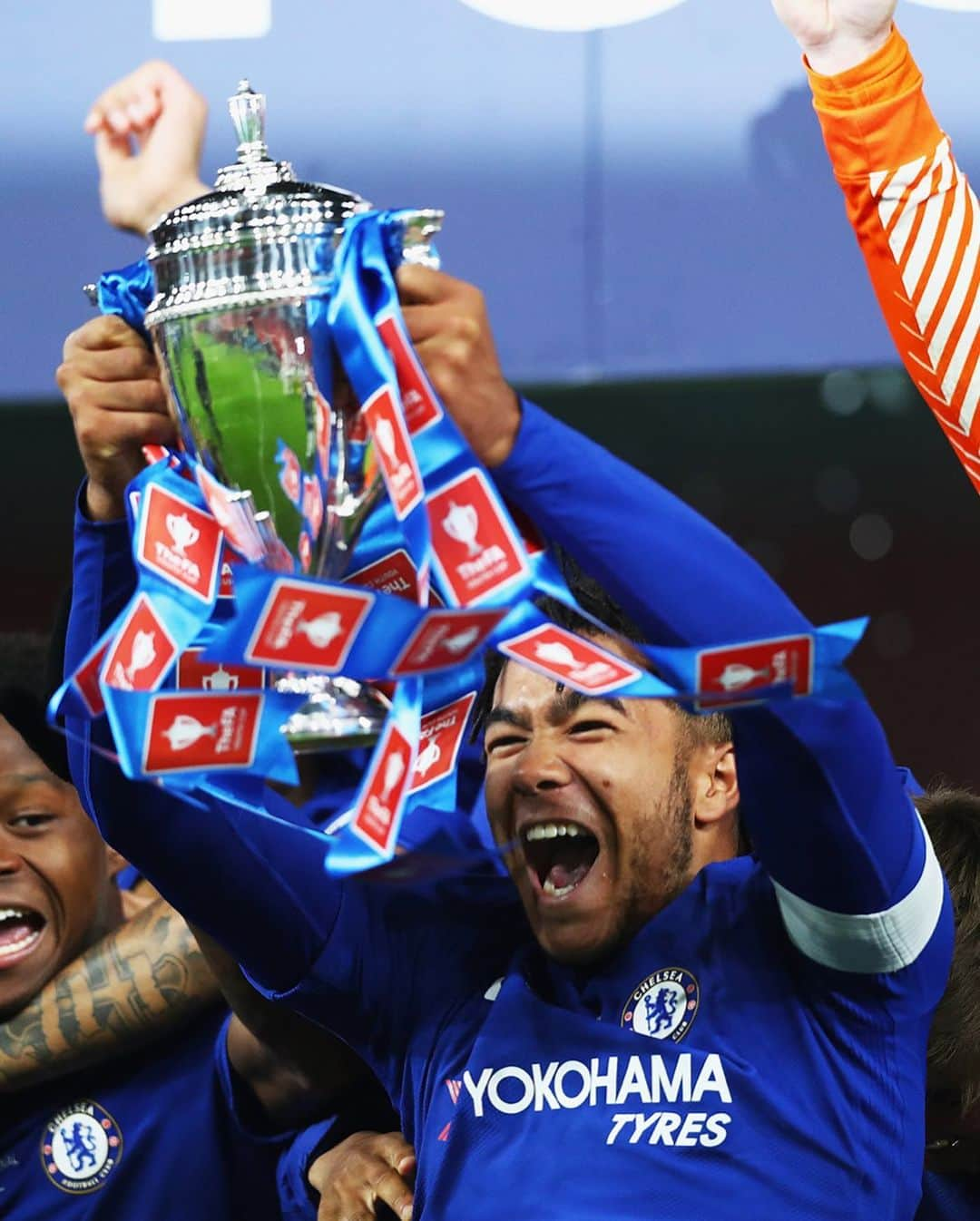 チェルシーFCさんのインスタグラム写真 - (チェルシーFCInstagram)「FA Youth Cup throwback! 🏆⏪ Eight players, four different years, one trophy. 💙 #CFC #Chelsea #CFCArchive」4月28日 19時20分 - chelseafc