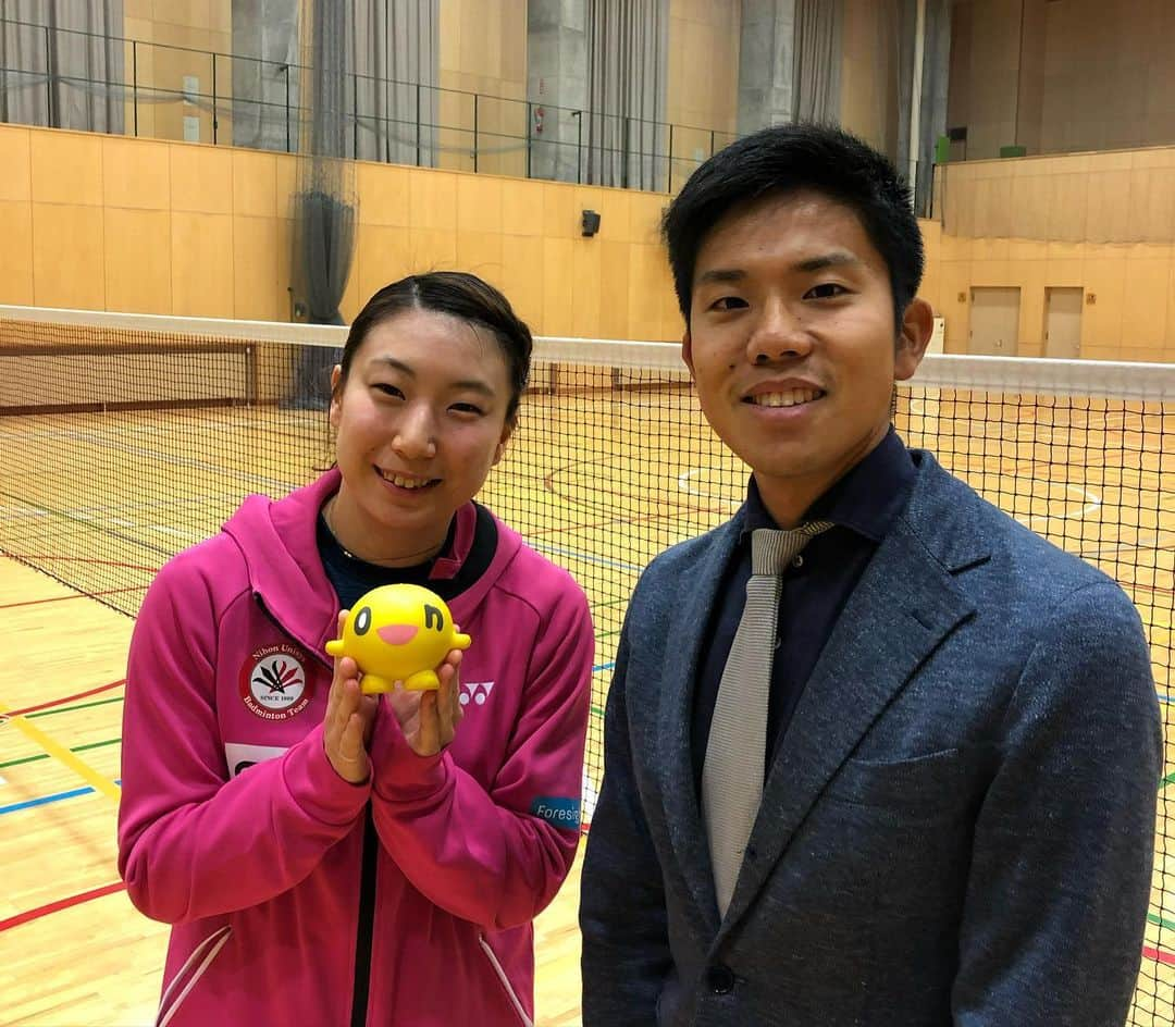 五十幡裕介さんのインスタグラム写真 - (五十幡裕介Instagram)「イチオシ !! 「TOKYOロックon」、 東野有紗選手の企画をご覧頂き、ありがとうございました！ オリンピックの延期という予期せぬ事態が起きた中でも、 すぐにスイッチを前向きに切り替えられる思考転換力は 到底真似できるものではないなと、 アスリートのすごさを肌で感じました。 「こんな状況で皆さんも大変だと思うんですけど、 1年後東京オリンピックで金メダルを獲って 皆さんを元気づけられるように頑張りたいと思いますので、 1年待っていて下さい！」。 こちらこそ、1年待たせて下さい。待ちます。応援します。 次回は、テレビ電話ではなく、 直接お会いしてお話を聞きたいなと思っています。 北海道に、そして、日本を元気づける気持ちの強いプレー、 楽しみにしています！  #バドミントン #混合ダブルス #東野有紗 選手 #岩見沢市 #世界ランキング #5位 #日本 #トップ #ランカー #渡辺勇大 選手 #中学時代 からの #コンビ #日本ユニシス #ちなみに #練習再開初日の練習後の #筋肉痛 に怯えているそう #1週間 #全身 #筋肉痛 になっていそうと笑っていましたが #2020 #東京オリンピック #TOKYO #イチオシ !! #TOKYOロックon #HTB #アナウンサー #五十幡裕介」4月28日 19時16分 - htb_isohatayusuke