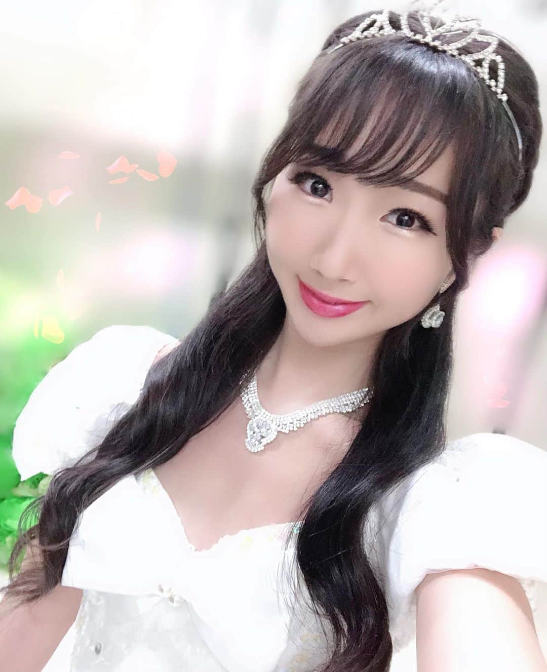 のインスタグラム：「川崎ロック座　LIVE撮影会ありがとうございました💖 ． ステージに立てることの幸せを改めて感じることができた日でした。 ． 1回目が始まってたくさんの照明と拍手で迎えてもらった瞬間に、自然と涙が溢れました。 ． 本当にこのステージが大好きなんだなと思いました。 ． ステージに立っている20分間、本当に幸せで尊い時間でした。 ． 終わってからは、引退でもしたかのような寂しさで(笑) ． でも、もう少しすれば、私はまた皆さんの前で元気に踊ることができます。 ． それまで待っていてください。 ． 私も素敵な新作を用意して待っています。 ． 今日来てくださった皆さん、いつも応援してくださっている皆さん、本当にありがとうございます。 ． これからもロック座の踊り子、熊野あゆをよろしくお願いします💖 ． ． ． #live #strip #show #stage #performance #love」