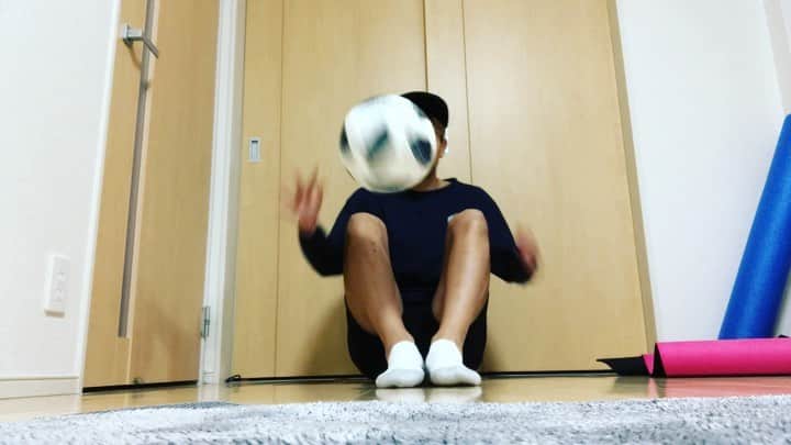 森晃太のインスタグラム：「今回は椅子を使わないリフティングです！家にいるときやってみてください！👍 #リフティングチャレンジ #家で気軽にできる」