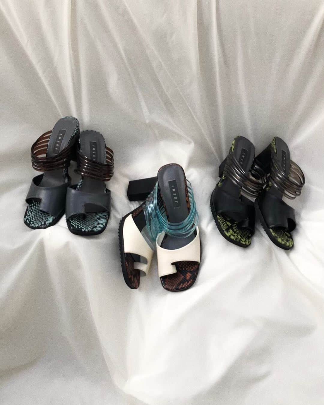 Juemiさんのインスタグラム写真 - (JuemiInstagram)「本日20時発売 TETHERS PYTHON SANDALS / ¥11,900+tax S/M/L サンダル+1点お買い上げの方には500Pをプレゼント致します。サンダルの2色買いの方も対象となります。4/29(wed)15:00までの限定キャンペーン。ぜひこの機会にお買い求めくださいませ。 #juemi #juemistyle #newarrival #ju1840」4月28日 19時26分 - _juemi_