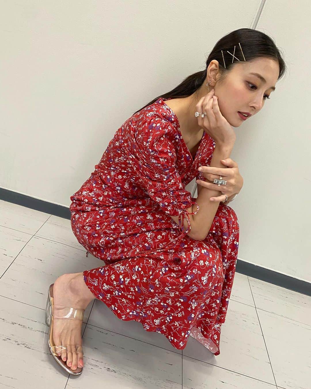 大石絵理のインスタグラム：「21:00〜🐣🥩放送です！ 見てくれるかなー？ 最近アクセサリーをジャラジャラつけるのにハマってるよ💍💍💍💍」