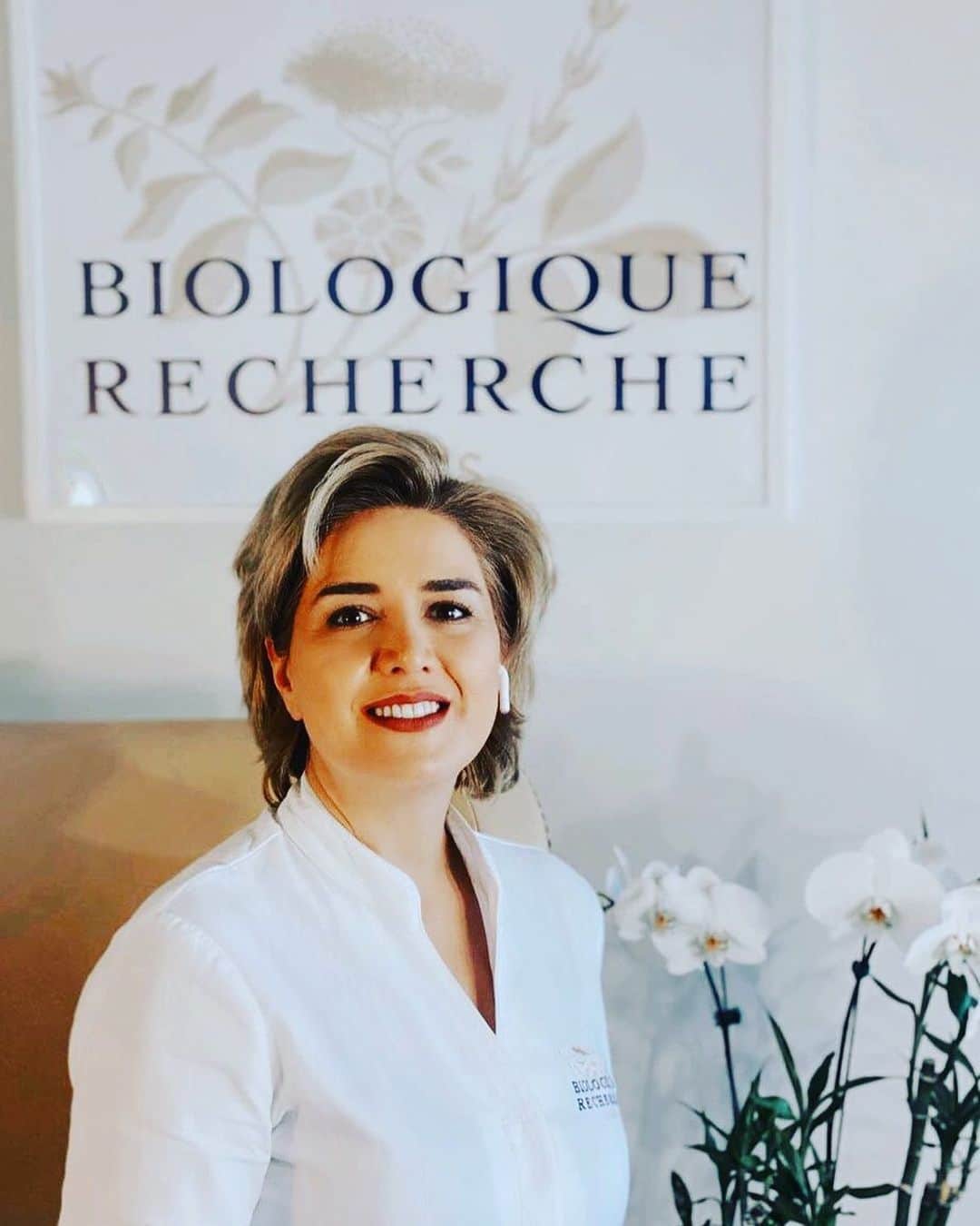 Biologique Recherche Iranさんのインスタグラム写真 - (Biologique Recherche IranInstagram)「#repost @key_of_beauty . Mahtab Moaven and @biologique_recherche_usa are going live on Wednesday 29th at 2pm PST / 5 PM EST! Live Q&A about acne, come by can ask any questions you have.👏🏼👌🏼🙌🏼 @keyofbeautyint」4月28日 19時33分 - biologique.recherche.kob