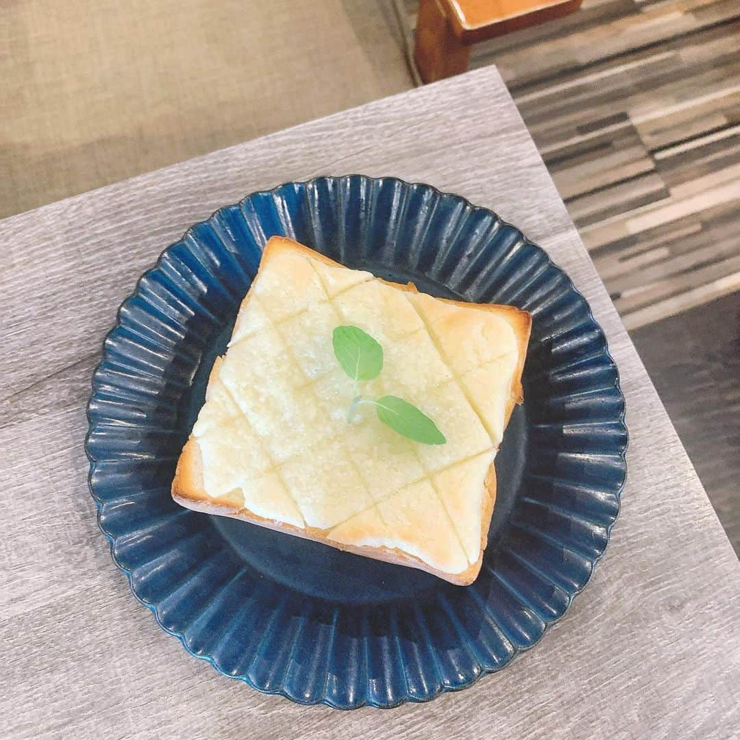 星野麻里愛さんのインスタグラム写真 - (星野麻里愛Instagram)「メロンパン食パン  前行った時のカフェ💜  #天白区カフェ#天白 #天白区ランチ #天白区グルメ #天白区#天白カフェ#名古屋カフェ #名古屋ランチ #ローストビーフ#ベーカリーカフェラルジュ  #ベーカリーカフェ」4月28日 20時10分 - maria.pink28