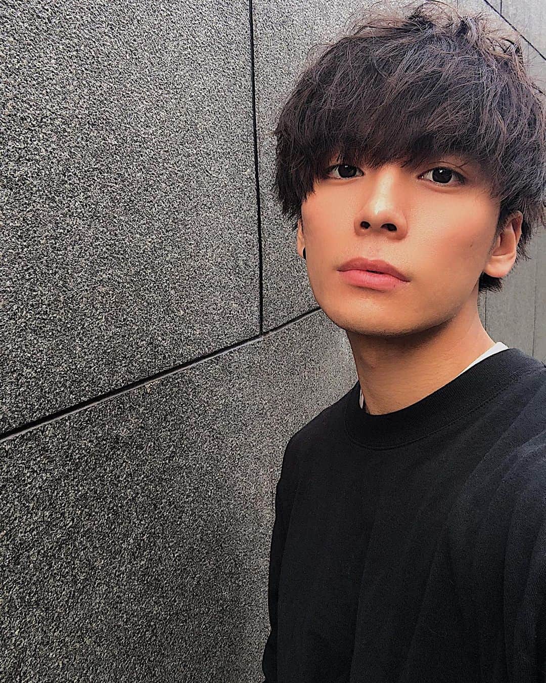 岡田隆之介さんのインスタグラム写真 - (岡田隆之介Instagram)「自粛期間何して過ごしてますか！！ 僕は昔やってたツムツムというゲームに今更ながら自分的第二次ブームが到来してるんですが、あのゲーム1プレイするのにハートを１つ消費するのですがお友達が少ないため全然ハートが溜まらなくてすぐ終わってしまいます😂 皆さまハート待ってます😇  #ツムツム　#コロナ　#自粛期間」4月28日 20時15分 - ooo_k_