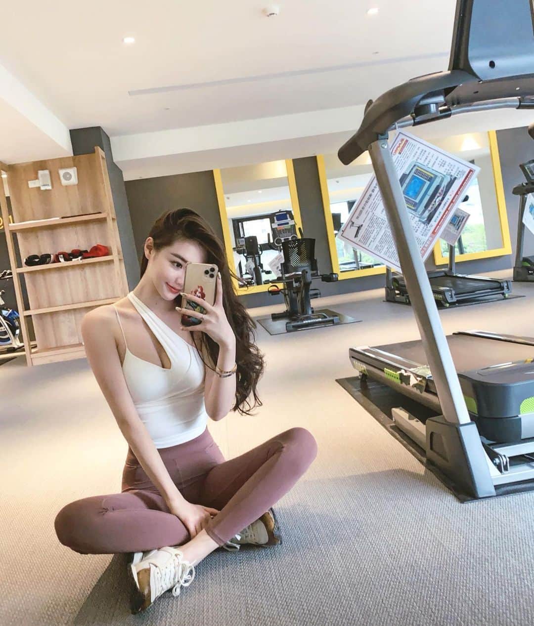kailynne Zhangのインスタグラム：「記不得上次運動是什麼時候了🐷」