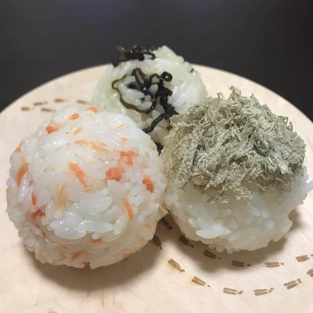 藤井瑞希さんのインスタグラム写真 - (藤井瑞希Instagram)「・ ・ 祈るおにぎりバトン🍙 ・ ・ 人命を守る為に最前線で戦ってくださっている方々へのエールと感謝を込めて。。。 ・ ・ 本当にありがとうございます💓 ・ ・ #祈るおむすびバトン #感謝 #思いやり #私達に出来ること #stayathome #stayhome」4月28日 20時30分 - bdmntnfujiimizuki