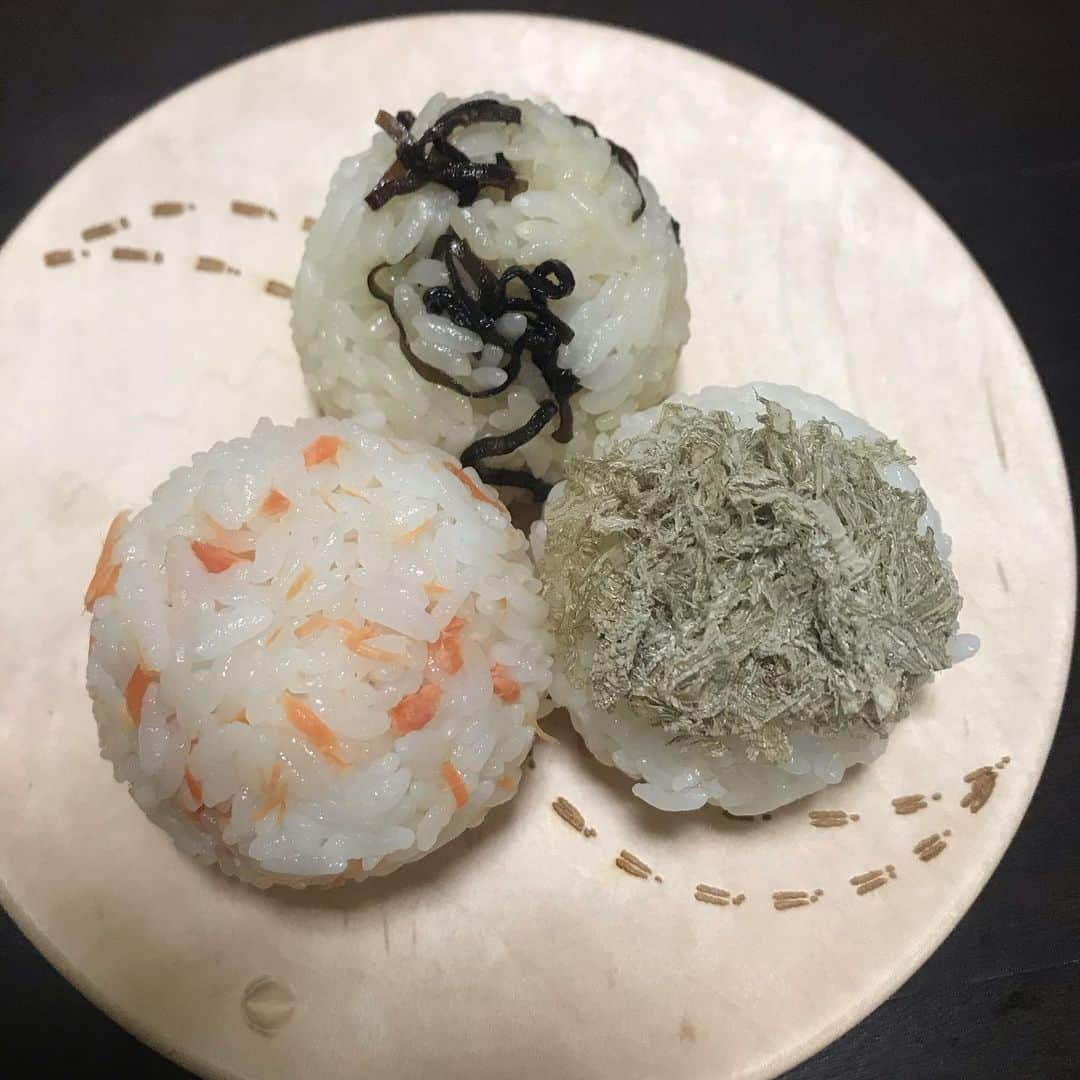 藤井瑞希さんのインスタグラム写真 - (藤井瑞希Instagram)「・ ・ 祈るおにぎりバトン🍙 ・ ・ 人命を守る為に最前線で戦ってくださっている方々へのエールと感謝を込めて。。。 ・ ・ 本当にありがとうございます💓 ・ ・ #祈るおむすびバトン #感謝 #思いやり #私達に出来ること #stayathome #stayhome」4月28日 20時30分 - bdmntnfujiimizuki