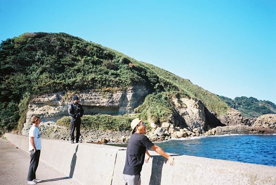 大橋海人さんのインスタグラム写真 - (大橋海人Instagram)「今回は俺が尊敬する人との思い出film 彼がいたから今の自分がいる。 本当に感謝です。 サーフィン異次元性格もめちゃくちゃ良い まさに自分が目指す一流です。 いつもありがとう そしてHBD @dionagius  そんな彼のサングラスブランド　 @epokhe も要チェック！ 自分もライダーとしてつけさせてもらってます！  Psycho」4月28日 20時25分 - kaitoohashi