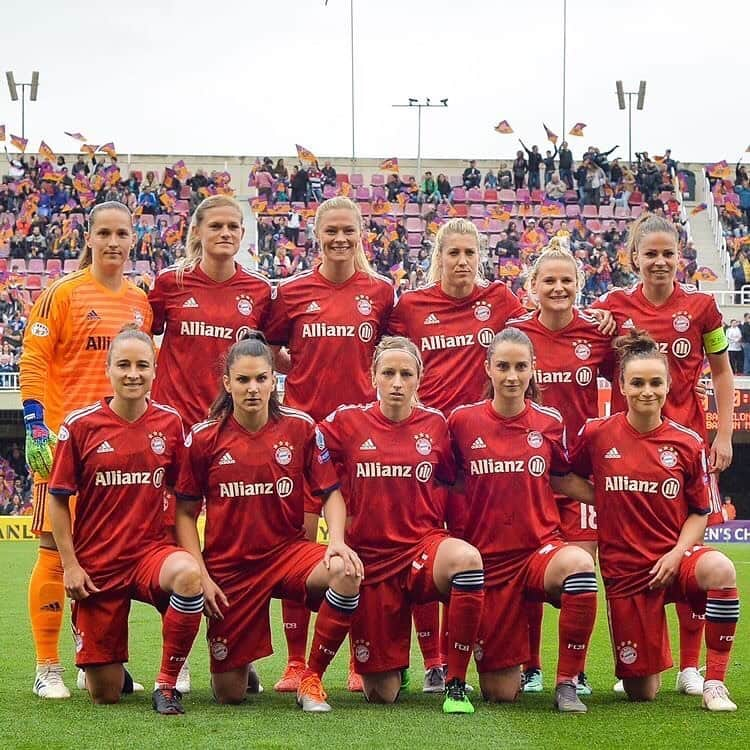 Verena Faisstさんのインスタグラム写真 - (Verena FaisstInstagram)「Last year 🌟 🆑 semifinal against @fcbfemeni - what a game, what an atmosphere 👏🏼🔥 #uwcl #semifinal #fcbayern #fcbarcelona #tb #memories」4月28日 20時43分 - vereni2205