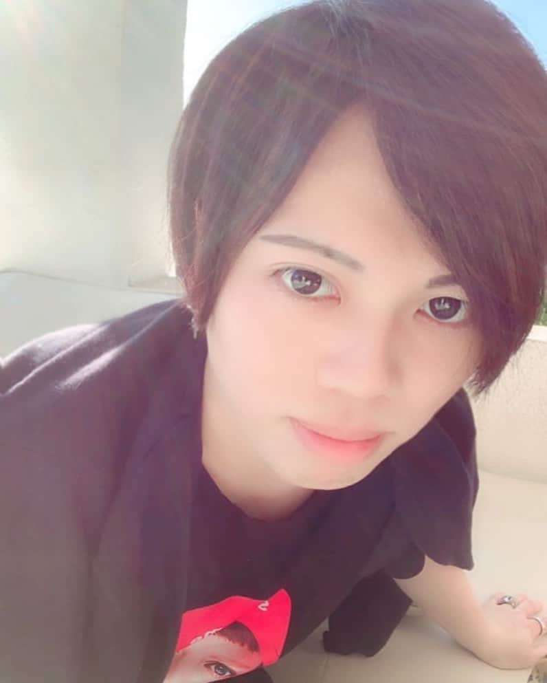 YASTIN さんのインスタグラム写真 - (YASTIN Instagram)「振付師、イベント主催、プロデューサーなど幅広くやってきまして、約2年前に会社の代表になりました。 業種はいままでと同じですが、より幅広く、音楽や芸能関係全般となっています。 振り付け動画沢山載せてるので見てね！ ・ YASTIN、そして株式会社コレオクロスをよろしくお願い致します。 http://choreocross.net ・ ・ ・ #振付師 #プロデューサー #社長 #株式会社 #コレオクロス #改めて #ご挨拶 #自撮り #セルフィー #黒髪男子 #コロナウイルスが早く終息しますように」4月28日 20時57分 - yastin0109