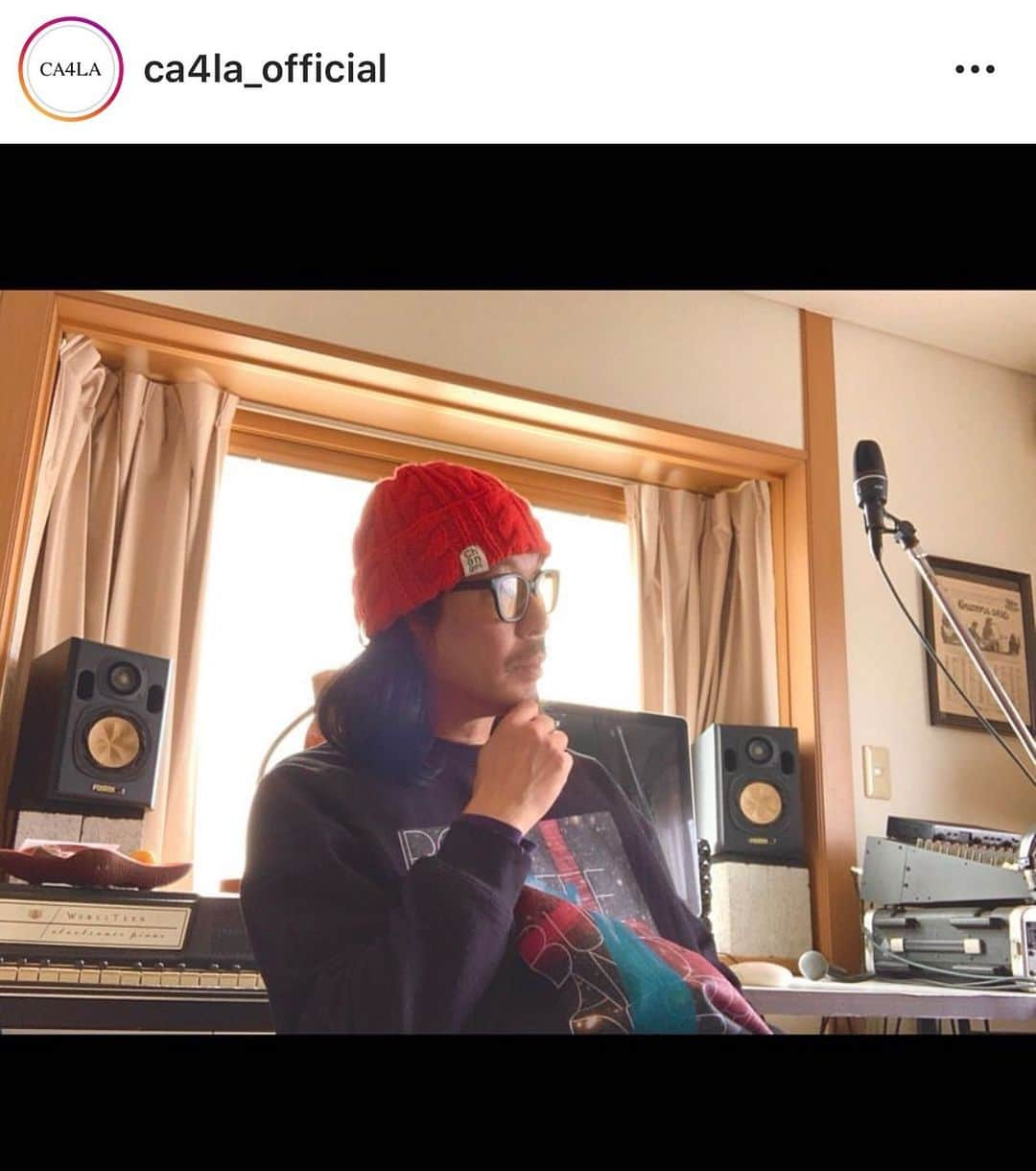 Curly Giraffeさんのインスタグラム写真 - (Curly GiraffeInstagram)「CA4LA at HOME @ca4la_official 【WORK at HOME, WORK from HOME】 . 日頃よりCA4LAと縁のあるアーティストたちが リモートワークスタイルで登場。 ． 「家に居れば世界が救える！ 僕達ミュージシャンは苦境に立たされていますがグッと堪えてまたライブなどで皆様に会えることを願っています。 それまでみんなで乗り切ろう！」 ． Curly Girraffeさん @curly_giraffe ． 引き篭り生活を利用して音楽と料理を絶賛制作中！ ． ． ． #CA4LA #CA4LAatHOME #家にいよう #うちで過ごそう #STAYHOME #おうち時間  #音楽を止めるな」4月28日 21時09分 - curly_giraffe