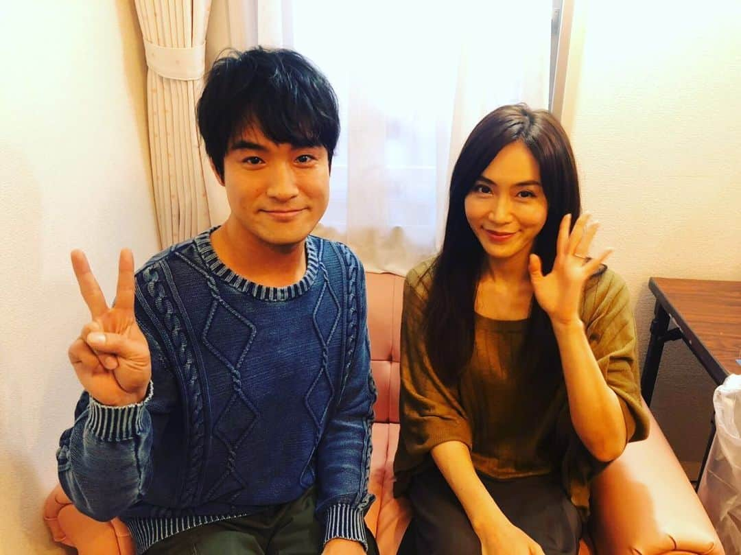 笠原秀幸さんのインスタグラム写真 - (笠原秀幸Instagram)「明日、29日の深夜0時12分〜  ドラマ【レンタルなんもしない人】の4話が放送されます。  山口紗弥加さんと、ゲスト出演させて頂いてます！  夫婦役です。  山口さんとは、最近、赤ちゃん社長👶だったり、ワケあって火星に行ったり👽色々ありましたが、夫婦です💁🏻‍♂️(ヒュー！) 山口さんが、レンタルさんをレンタルしました。ナゼ！why？🤷🏻‍♂️ ワタクシも放送を楽しみにしています！  皆さま、ぜひ、ご覧になってください！  #山口紗弥加　#レンタルなんもしない人」4月28日 21時11分 - kasahara_rarara