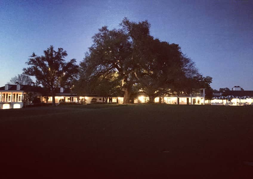 SHINDODAISUKEさんのインスタグラム写真 - (SHINDODAISUKEInstagram)「【ゴルフを愛する全ての方へ】  正解は…  Augusta national のclubhouse  正解者の方 おめでとうございます✨🎉🎊 追って当選者の方にはご連絡させて頂きます  #clubhouse #masters #プレゼントは2名の方に #スペシャルスコアカード #自分が欲しいくらい  4/28Special」4月28日 21時17分 - daisukeshindo