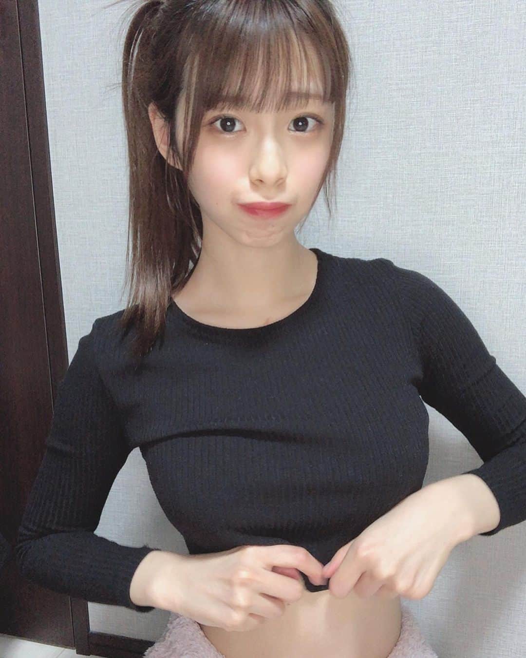 川崎ひかるさんのインスタグラム写真 - (川崎ひかるInstagram)「筋トレしましょ💪🏻 . . ライブがなくて動かなくなってしまったのでおなかぷにぷに😅 . . . . .  #daily #dailylook #selfie #selca #ootd #japanesegirl #japaneseculture #japaneseanime #japaneseidol #idol #cosplay #cosplaygirl #followｍe #일본아이돌  #데일리 #데일리룩 #셀카그램 #셀카 #셀피 #오오티디 #팔로우 #헤어스타일 #自撮り #アイドル #ビジョビ #ビジョラダ #ポニーテール #おうち時間 #筋トレ #筋トレ女子」4月28日 21時18分 - hikaru._.1206