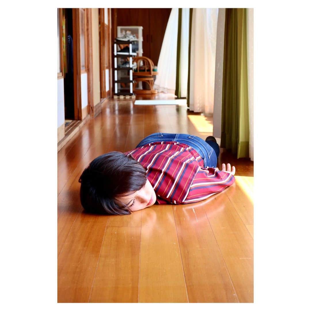 小林由佳さんのインスタグラム写真 - (小林由佳Instagram)「Stay Home 🏠 おうち時間...zzZ ・ ・ strange or not😂 ・ ・ #えんがわ部 #おうち時間🏠 #stretch」4月28日 21時20分 - yuca_tan