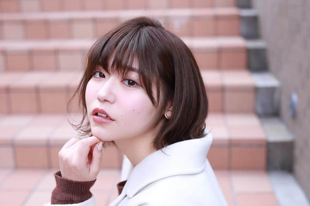 かれんのインスタグラム：「. もう2ヶ月以上美容院行けてなくてだいぶ根本黒いんだけどみんなどうしてるんだろ🤔 セルフカラーめちゃ痛みそうで手が出せない、、笑 . . #ポートレート #ポートレート撮影 #ポートレートモデル #ポートレートしま専科 #被写体 #撮影 #撮影モデル #撮影会モデル #サロンモデル #サロモ #関西サロモ #大阪サロモ #ボブ #ボブアレンジ #外ハネ #外ハネボブ」