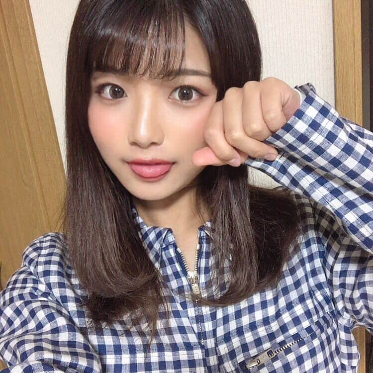 山本ゆうかのインスタグラム：「﻿ ﻿ お出かけ出来ないから折角手に入れた﻿ 春服が着れない(｀；ω；´)ぴぇ〜﻿ ﻿ ﻿ ﻿ #agnesb のワンピース👗﻿ 紺色もチェックも好きなのでお気に入りです﻿ お外に着て行きたいなぁ〜﻿ ﻿ ﻿ ﻿ 出かける機会がないから﻿ ネットで服を検索することもしなくなってしまった…﻿ 私のおしゃれレベルがどんどん下がっていく……﻿ ﻿ ﻿ ﻿ 今レベル8くらい。」