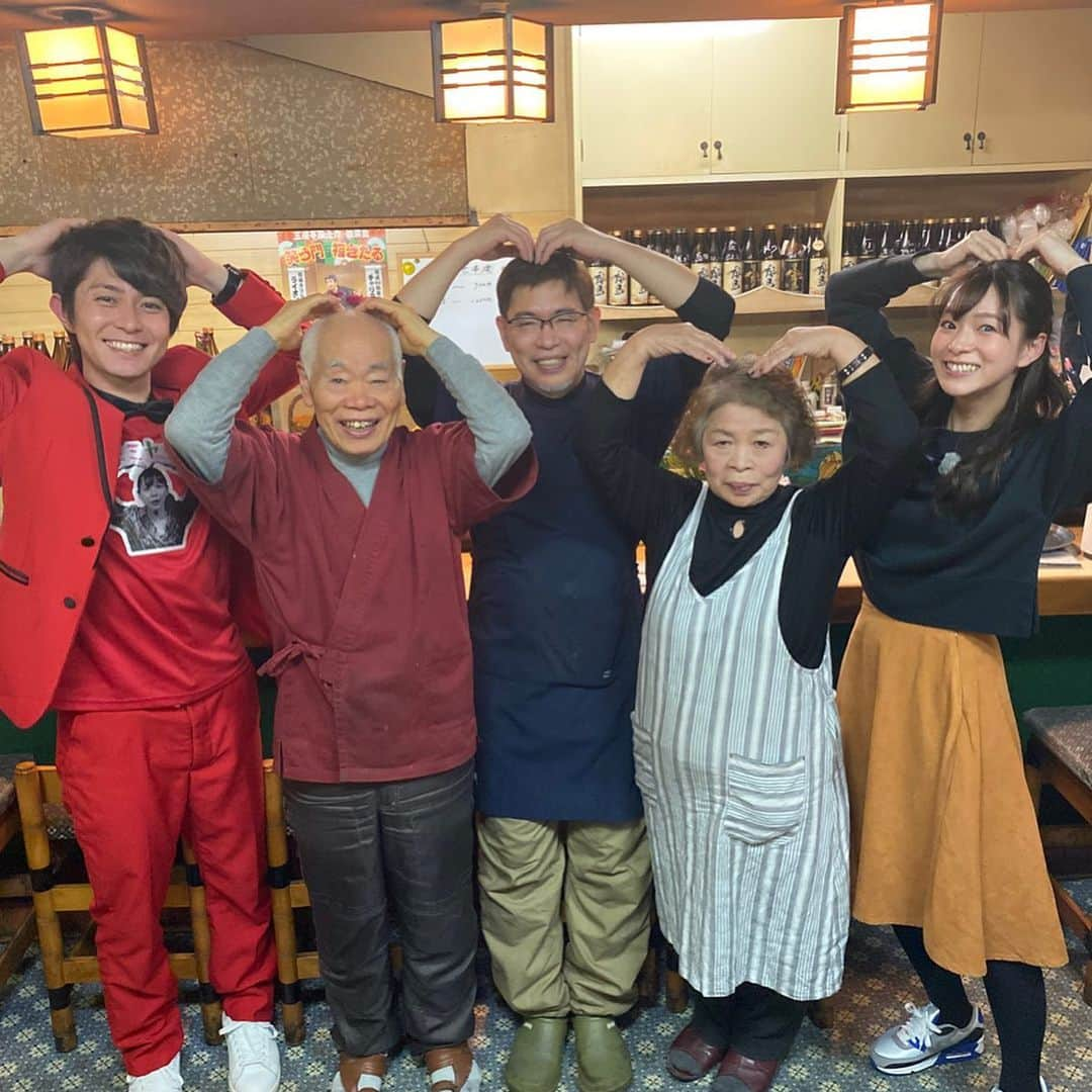 酒井瞳さんのインスタグラム写真 - (酒井瞳Instagram)「肉祭り特集第3弾！継ぎ足しというキーワードから辿り着いたのは #雨風 さんの塩おでんの牛すじ！！！ 見た目塩とは思えないお出汁の濃い色は創業から継ぎ足してるからだって！ホロホロのお肉に深ーく染みた味が贅沢なお酒の相棒になりますよ。。 ラストは見たこのない大きさのスペアリブが食べれるお店 #銀平 さん！ お父さんがじっくり焼いた特大スペアリブこの大きさで1200円って安すぎる！！お母さんの愛情たっぷりのご飯も忘れられないけどね！ 今回のお肉特集は都城だったけど他の地域でも食べ尽くしたいなぁ。。 #宮崎 #都城 #お肉 #meet #ミートツーリズム #よかばん #umk #いただきます #ごちそうさまでした #幸せ #うまミヤザキ #おでん #継ぎ足し #スペアリブ #特大」4月28日 21時48分 - s.sakaihitomi