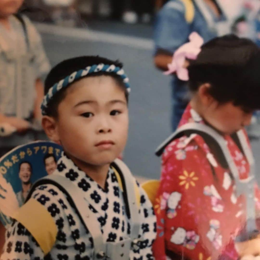 富山貴光のインスタグラム：「奥井諒選手からまわってきたので(^^)やってみました！可愛いですね僕！笑  次はサガン鳥栖湯澤洋介選手お願いします！  #幼少期バトン #ねじりはちまき #湯澤洋介 #奥井諒」