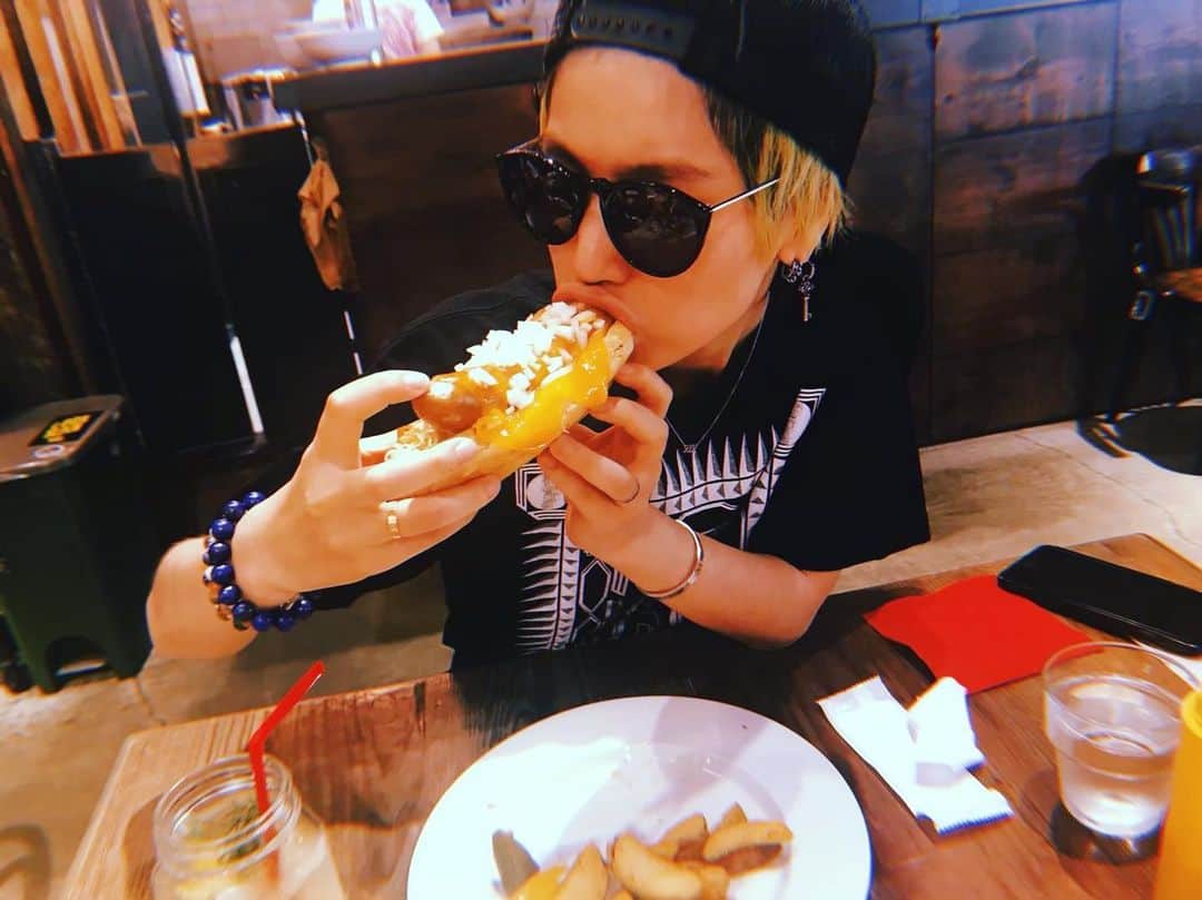 ZYUN.さんのインスタグラム写真 - (ZYUN.Instagram)「ご飯食べてるところだよ。  #昨日のストーリーでリクエストきたやつね #いつの写真」4月28日 21時49分 - junxix._lovest