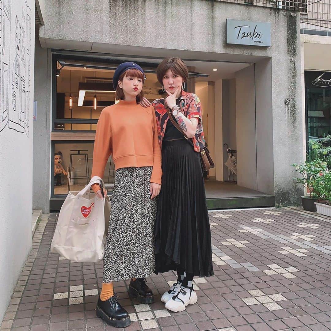 峮峮さんのインスタグラム写真 - (峮峮Instagram)「姐是不是太想我了♥️ #拍幾百張😙」4月28日 21時50分 - qun_04