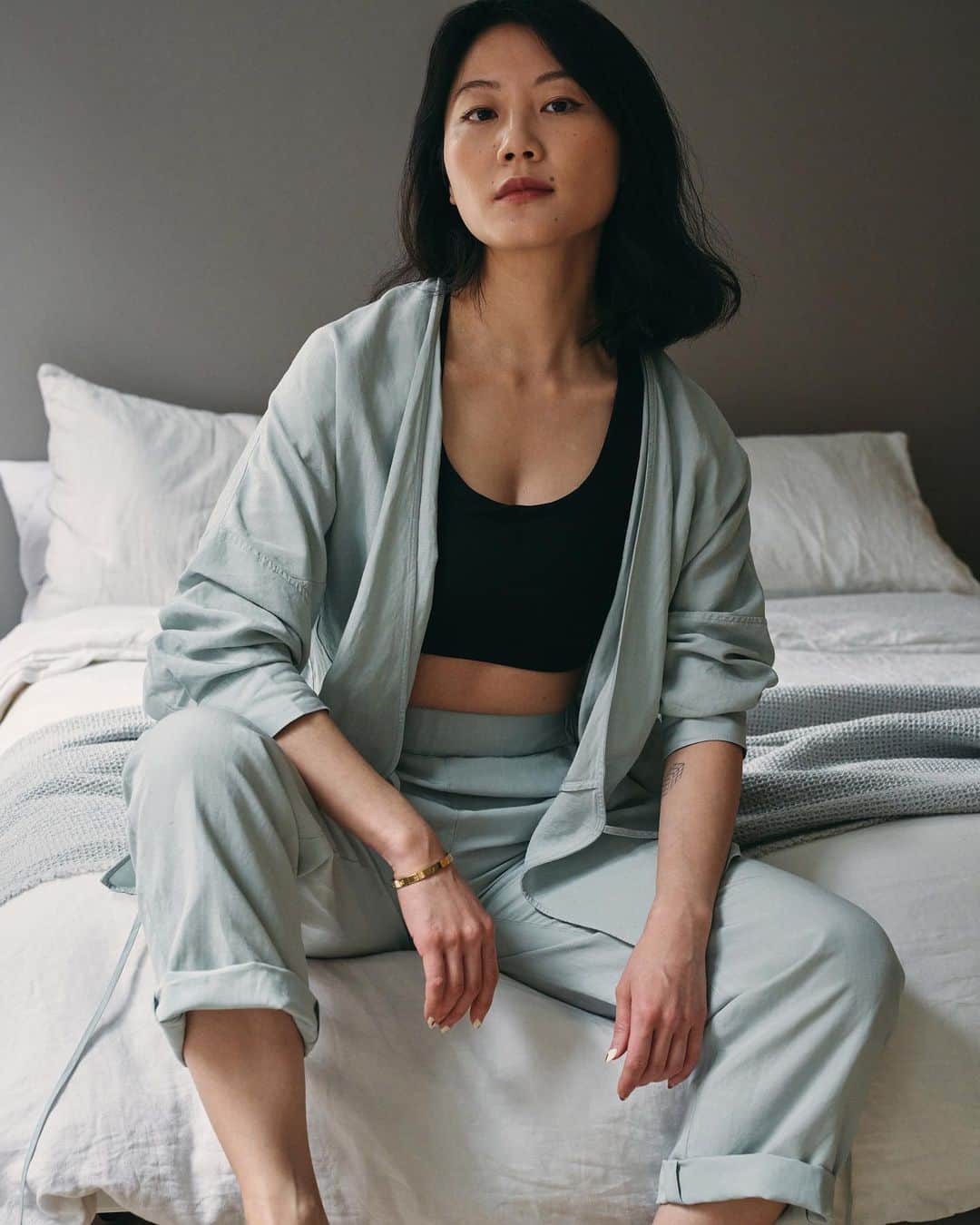 アリス・ガオのインスタグラム：「[comfort zone] perfect loungewear by @cosstores. yes please to anything with a pull-on and elastic waistband right now. #cosstores #COSbyYou」