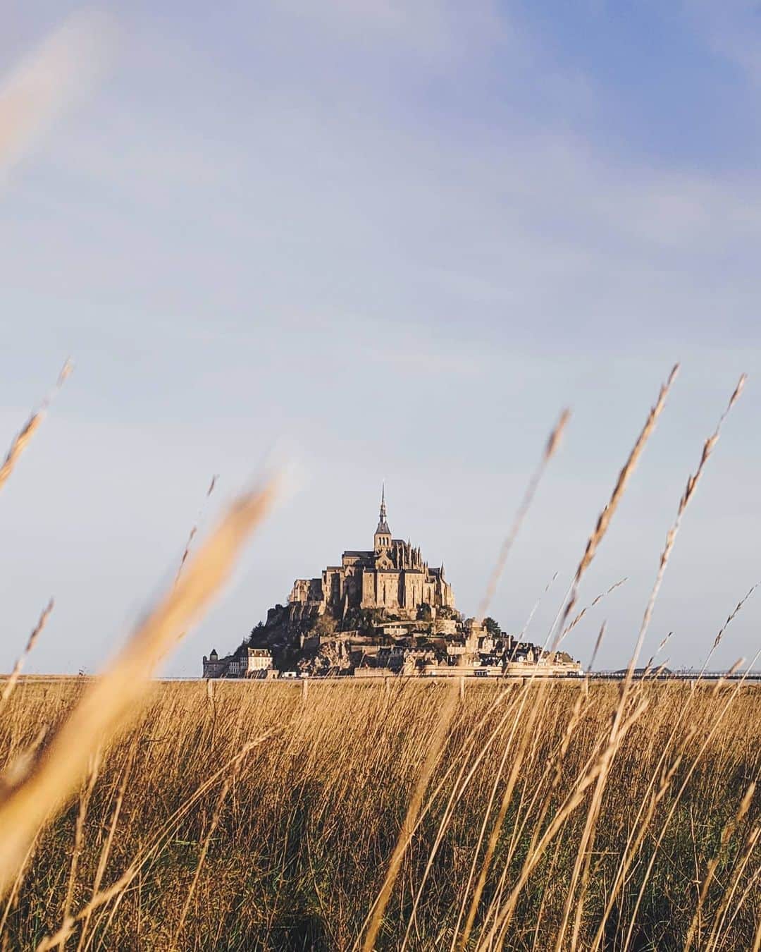 福田洋昭のインスタグラム：「Hangin' pictures on my wall 🖼️ #Pixelで撮影 #googleのスマホ #TeamPixel #MontSaintMichel」