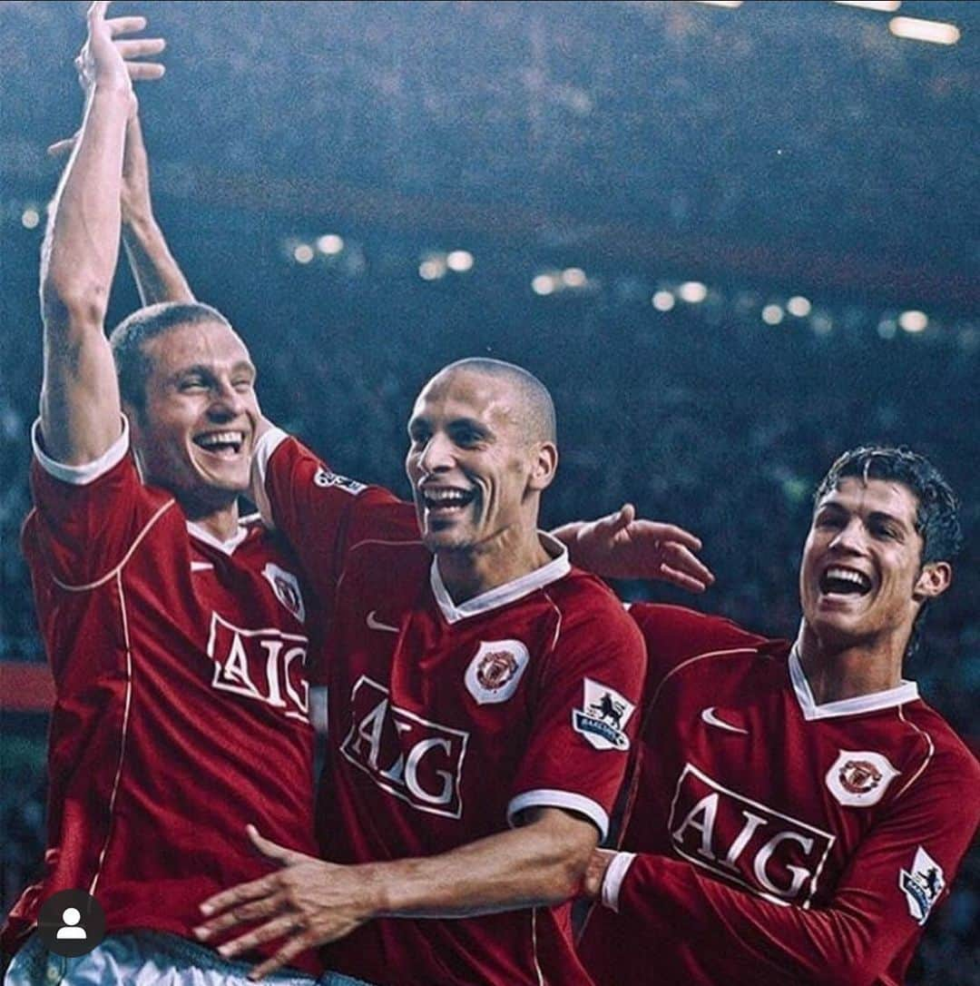 リオ・ファーディナンドさんのインスタグラム写真 - (リオ・ファーディナンドInstagram)「UNITED 👊🏽 What year was this photo taken? Comment Below 👇🏽 @cristiano @nemanjavidic  #Vidaaaaaaaaaaaa #MUFC」4月28日 22時34分 - rioferdy5