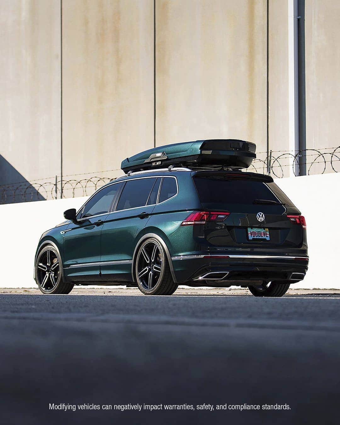 Volkswagen USAさんのインスタグラム写真 - (Volkswagen USAInstagram)「Who said a #Tiguan can’t get low? #TiguanTuesday 📸: @sdobbins_photo」4月28日 22時50分 - vw