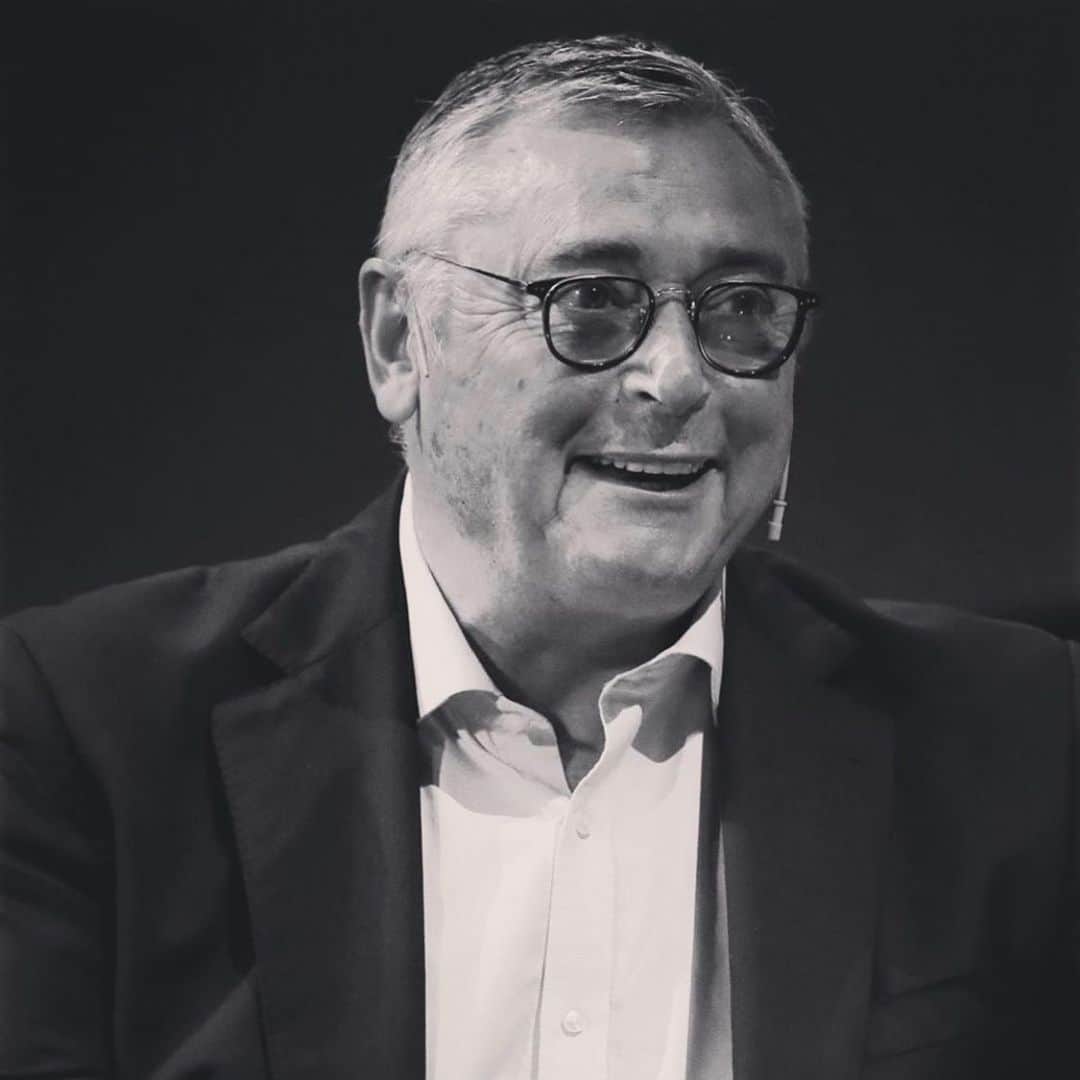 ホタのインスタグラム：「El fútbol no será lo mismo sin tu voz , gracias por tantos años haciéndonos disfrutar cada domingo. Descansa en Paz 💔」