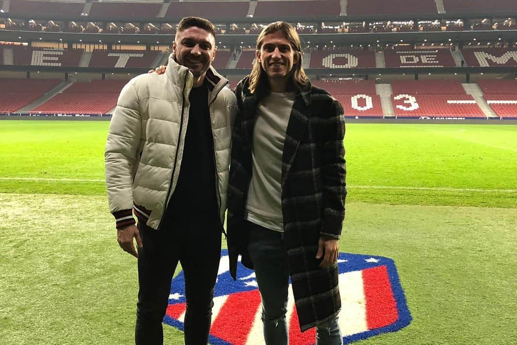 フィリペ・ルイスさんのインスタグラム写真 - (フィリペ・ルイスInstagram)「Feliz aniversário pro gordinho mais gente boa que conheço @guilhermesiqueira86  Além de tudo, ainda me ajudou a realizar o meu sonho de criança.  Obrigado por tudo meu amigo. ❤️」4月28日 23時17分 - filipeluis