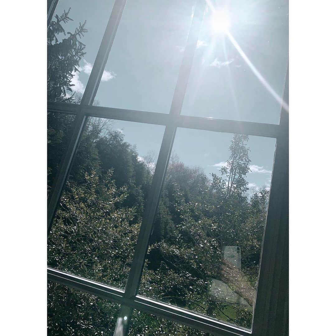 ソン・テヨンさんのインスタグラム写真 - (ソン・テヨンInstagram)「: 운동도 해보고.. 밖도 내다보며... 먹거리를 찾는 나는 오늘도... 잘 보낸거 같아요. 좋은 꿈 꾸세요♥(Good night^^)」4月28日 23時27分 - sontaeyoung_official