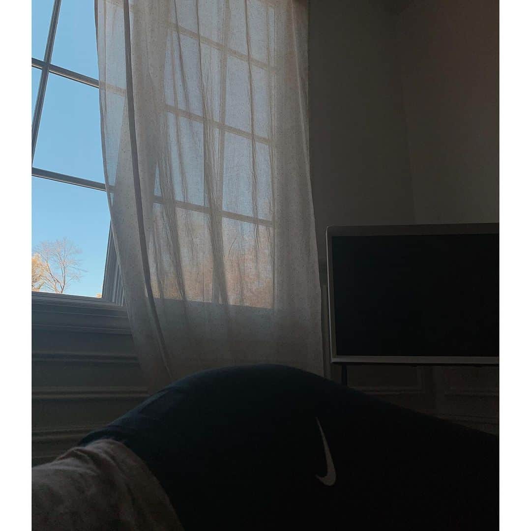 ソン・テヨンさんのインスタグラム写真 - (ソン・テヨンInstagram)「: 운동도 해보고.. 밖도 내다보며... 먹거리를 찾는 나는 오늘도... 잘 보낸거 같아요. 좋은 꿈 꾸세요♥(Good night^^)」4月28日 23時27分 - sontaeyoung_official
