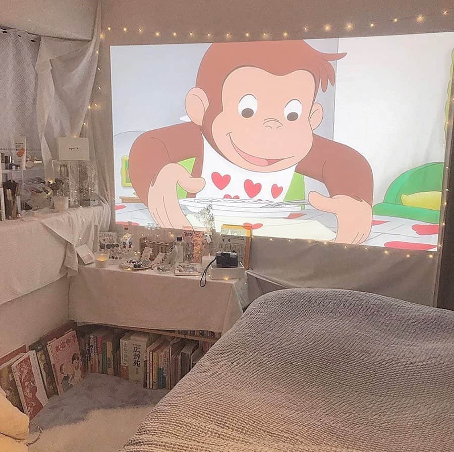 ローリエプレス編集部さんのインスタグラム写真 ローリエプレス編集部instagram プロジェクター があるおしゃれ部屋って憧れちゃう 映画を観たり アニメを流したり 好きなアイドルを大画面で観れるなんて おうち時間がさらに楽しくなること間違いなし