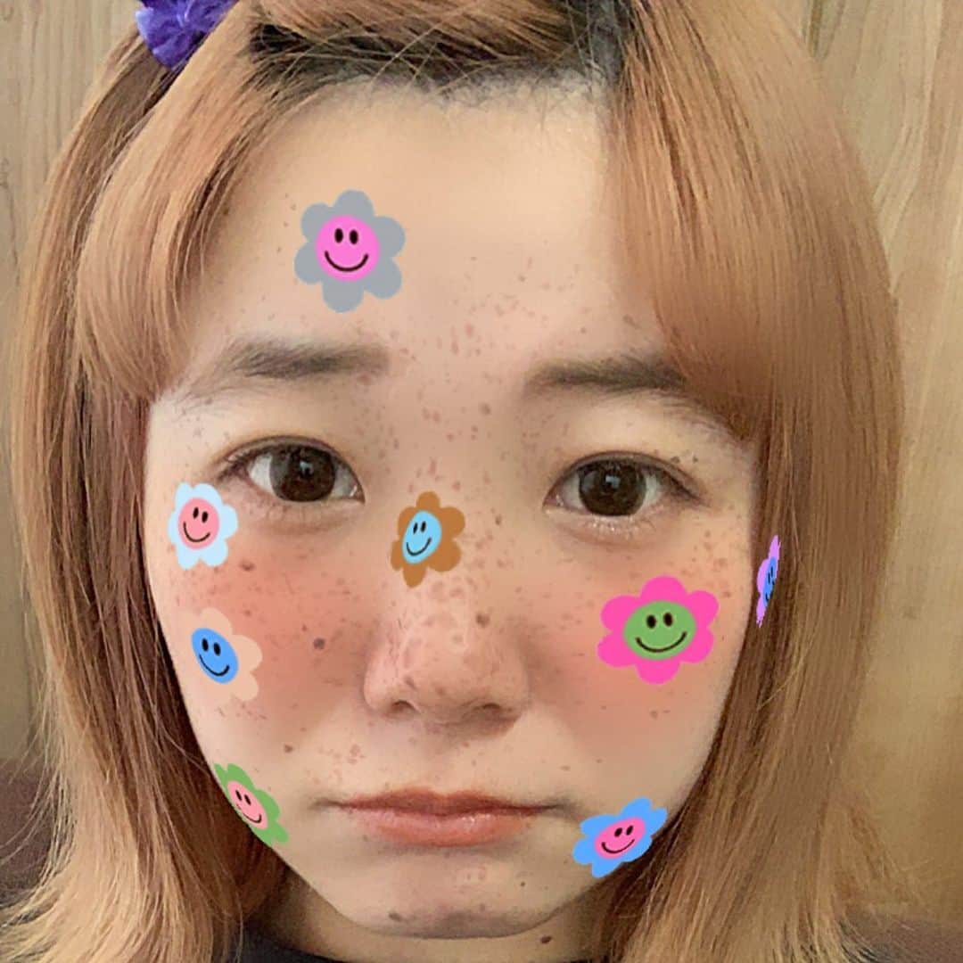 HONOKAのインスタグラム：「.〻  昨日は久しぶりのカラコン✌🏻若い気持ちを取り戻した気分やった✌🏻 目が小さいのかカラコンすると宇宙人みたいになるのよ〜👽そして幼くなる👀でもたまにするといいもんですな！！」