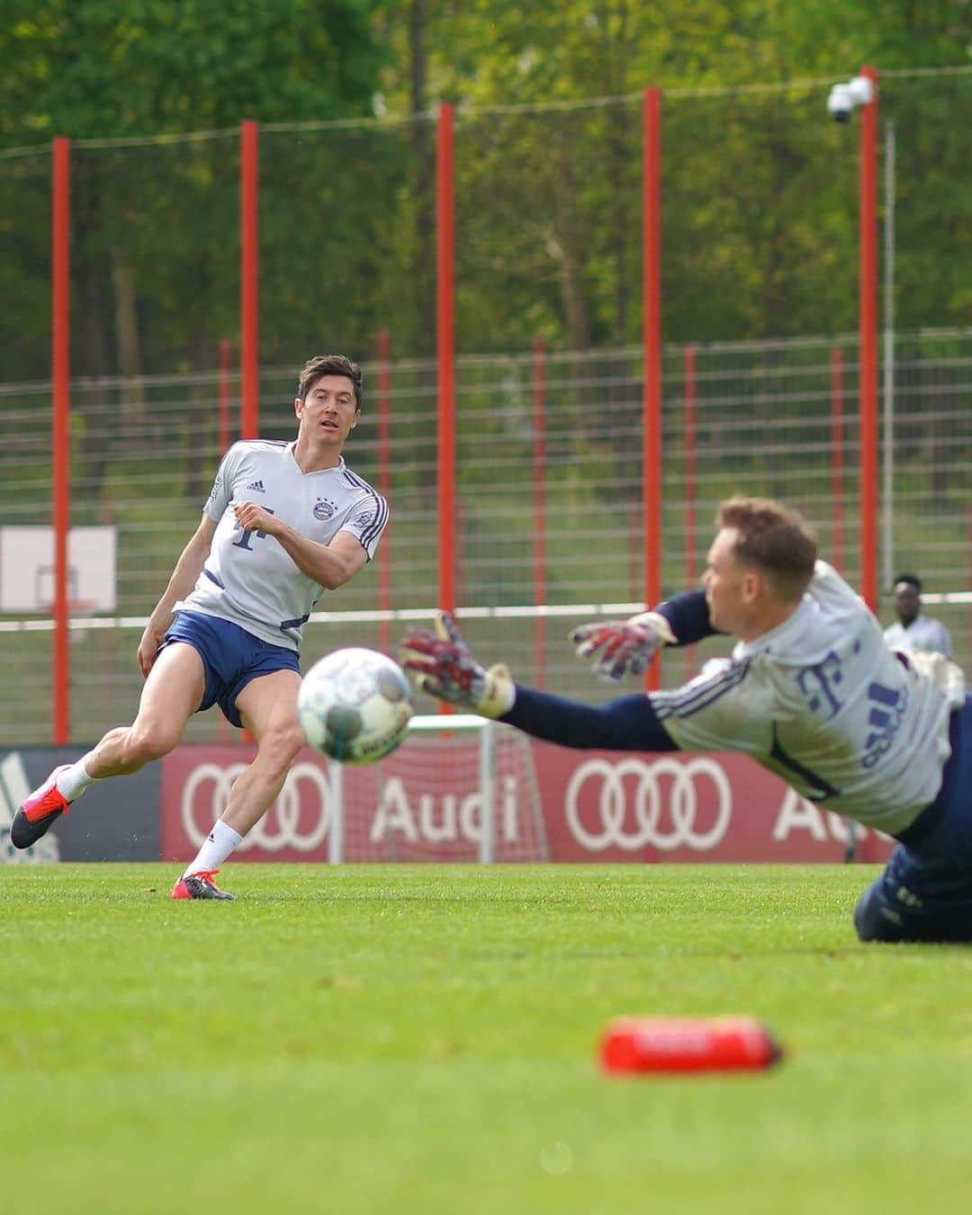 バイエルン・ミュンヘンさんのインスタグラム写真 - (バイエルン・ミュンヘンInstagram)「⚽️ ☀️💯 #FCBayern #MiaSanMia」4月28日 23時36分 - fcbayern