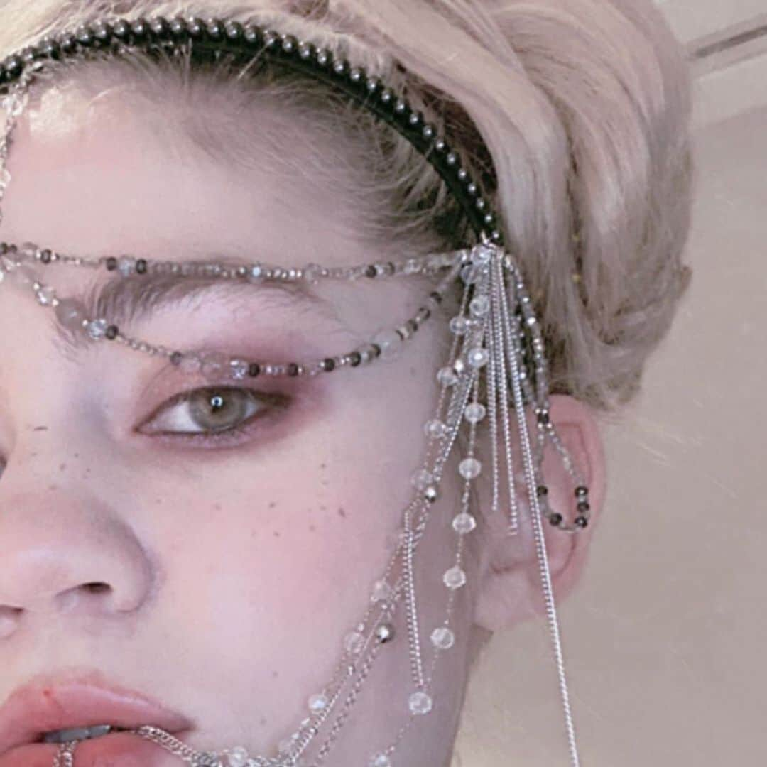 HYEIN SEOさんのインスタグラム写真 - (HYEIN SEOInstagram)「Sirens headpiece on Inspiration of Sirens @grimes」4月29日 10時31分 - hyeinantwerp