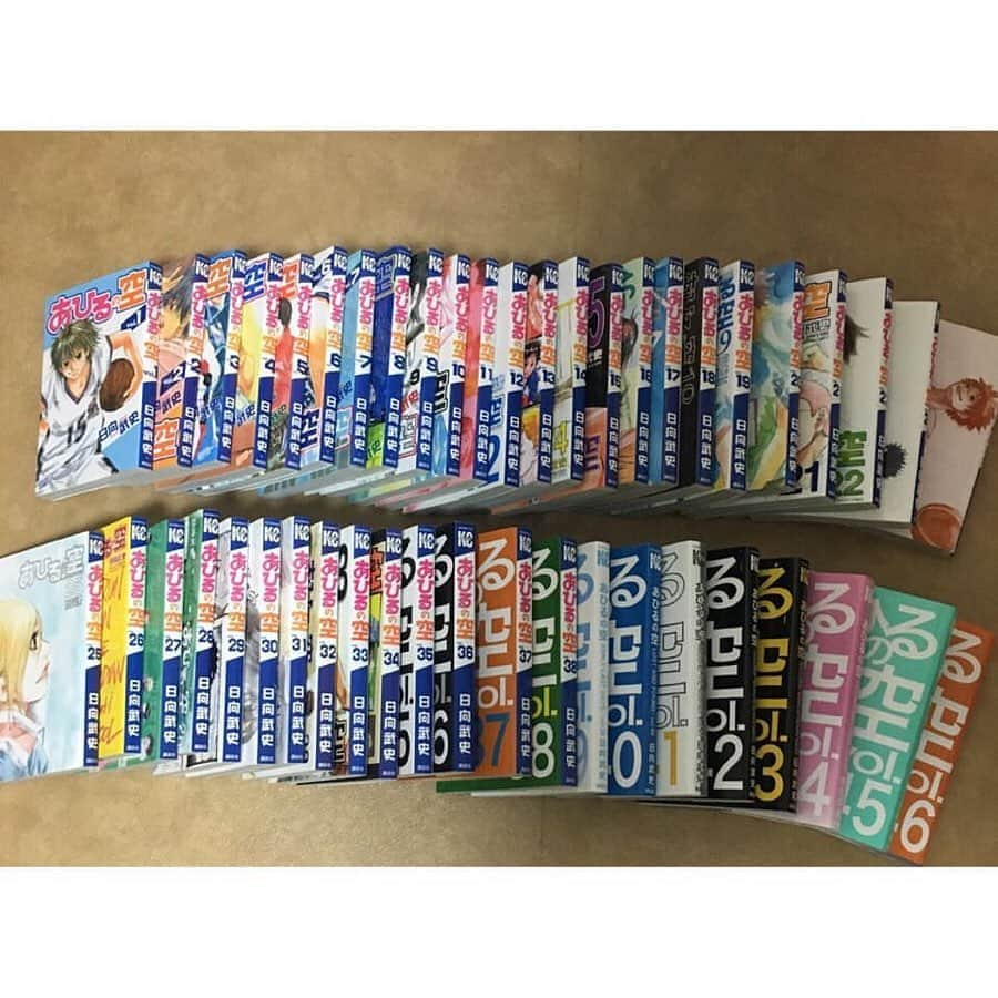 南野亜里沙のインスタグラム：「☆☆☆ 私のおうち時間は漫画のあひるの空🏀📚 何回読んでも12巻は泣ける、、、 #あひるの空 #おうち時間」