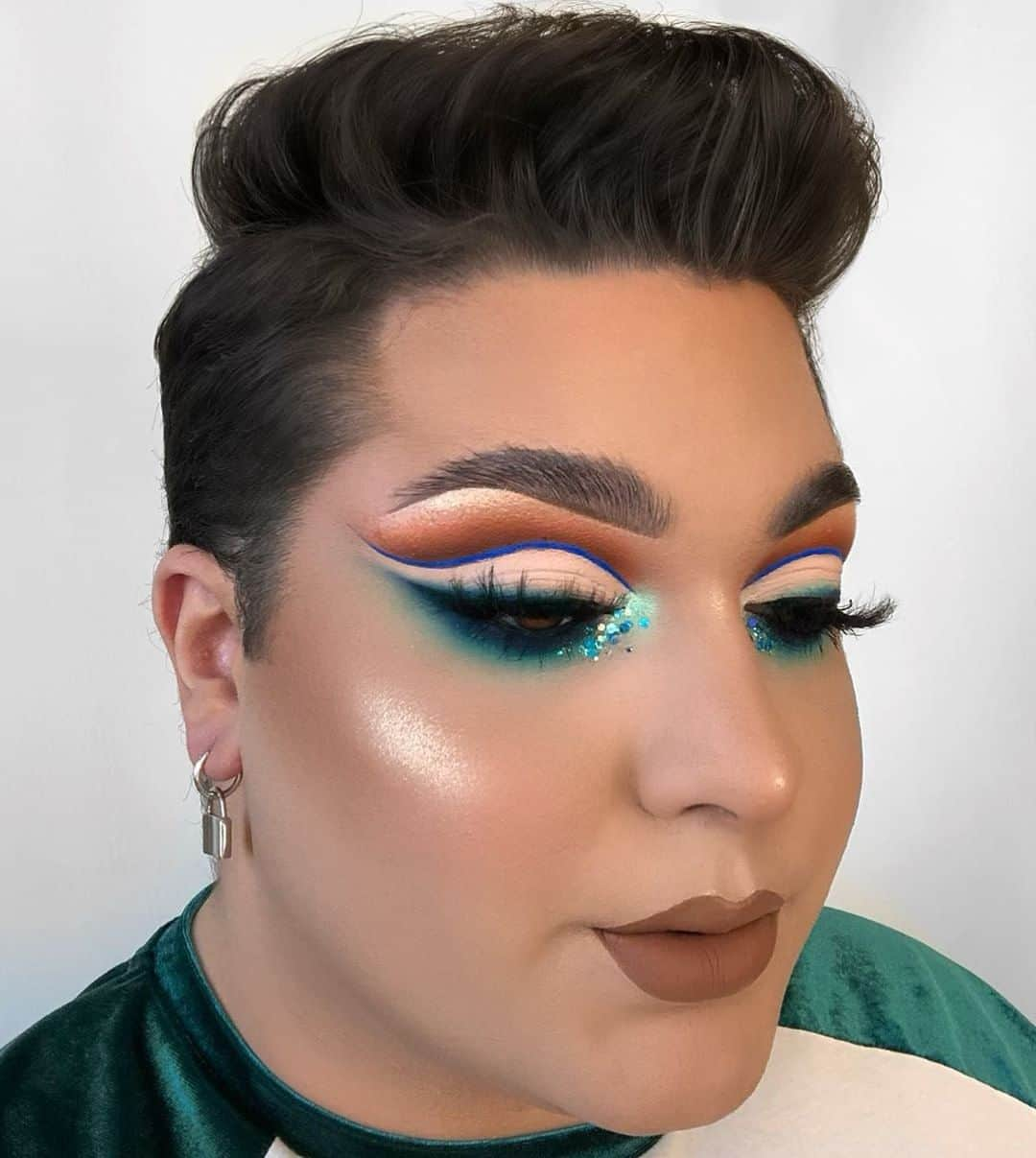 NYX Cosmeticsさんのインスタグラム写真 - (NYX CosmeticsInstagram)「OKAY PIGMENT 💥 Obsessed with this cut crease by @thekamua ✨ He slays the look using our #EscapeArtist Shadow Palette 🔥🌴 || #nyxcosmetics #nyxprofessionalmakeup #crueltyfreebeauty」4月29日 9時25分 - nyxcosmetics