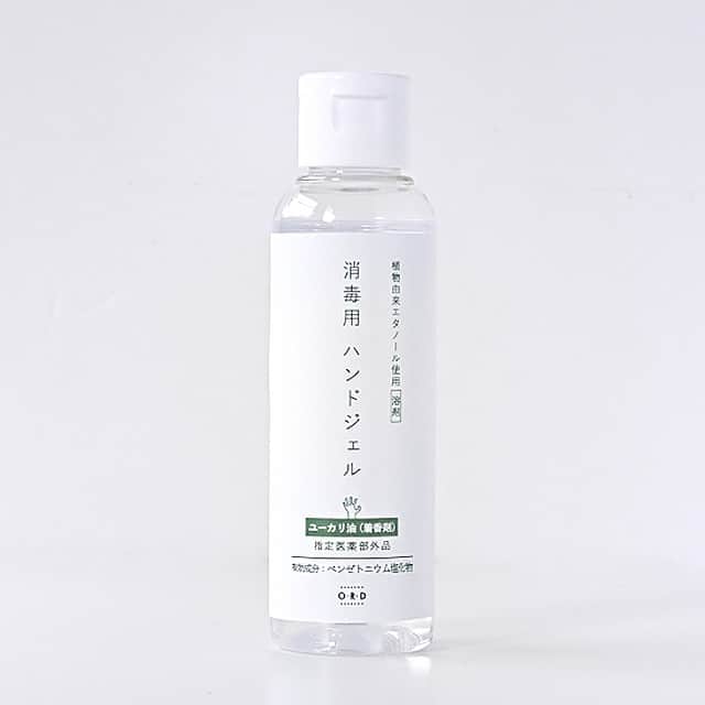 キナリノさんのインスタグラム写真 - (キナリノInstagram)「. ＼キナリノモール／Ruam Ruam｜消毒用ハンドジェル 3本セット【指定医薬部外品】 . －－－－－－－－－ 持ち運びにも便利なサイズ◎ . アルコール濃度57%のウイルス・細菌消毒用ハンドジェルで、指定医薬部外品としての認可を受けた製品です。 有効成分は医療現場での手術時にも使われているペンゼトニウム塩化物を配合。また、毎日のアルコール消毒による手肌への刺激を少しでも和らげることができるように、エタノールはサトウキビ由来の天然蒸留エタノールを溶剤として使用しています。 消毒目的の成分を優先したため、香りはほとんど感じることが叶いませんが、ユーカリの精油を配合しております。  発送は全国送料無料でお届けいたします。 数に限りはございますが、皆様のお役に立てることを願っています＊ . ※新型コロナウイルスに対する消毒効果は現時点ではまだ実証されておりません。 . －－－－－－－－－ https://kinarino-mall.jp/item-50433 . . . ▶プロフィールの「インスタ掲載」ボタンから、ご紹介商品をまとめてご覧いただけます。→@kinarino_official . ▶キナリノアプリでも販売中！ 「お買いもの」→「インスタグラム掲載アイテム」 ※ダウンロードはプロフィールリンクから→@kinarino_official . . #キナリノモール #キナリノ #丁寧な暮らし #暮らし #消毒用ハンドジェル #ハンドジェル #細菌消毒 #消毒 #指定医薬部外品 #RuamRuam #Handgel #Disinfection #Rubbingalcohol #Handgelfordisinfection #instagood .」4月29日 10時00分 - kinarino_official