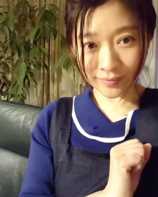 【公式】ハケンの品格のインスタグラム：「自宅からの近況報告が到着✨ そして今夜10時からは、 春子の物語　ハケンの品格2007特別編 第三夜🌙 篠原さんから素敵なプレゼントのお知らせも⁉️ お楽しみに🎁 #ハケンの品格 #篠原涼子 #おうち時間 #涙の残業バレンタイン」