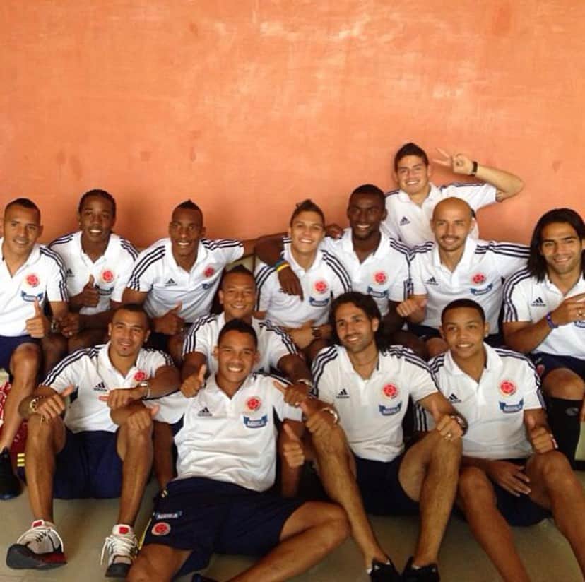 エルキン・ソトのインスタグラム：「🇨🇴⚽️🇨🇴 no se podía jugar mal al lado de tanto crack 😁🇨🇴👍🏼⚽️ Brasil 2014💥」