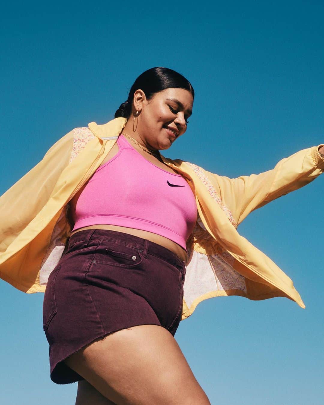 Nike Womenさんのインスタグラム写真 - (Nike WomenInstagram)「Let’s be real: working out doesn’t feel the same for everybody. Or every body. Even a goddess like @theroxyreyes was less than comfy when she started hitting the gym. But then it led to yoga. And running. And lots of other stuff like (drumroll pls)... ✨confidence✨⁣⁣⁣ ⁣ Now she’s all about the growth. “Wellness is when you strive to better your wellbeing physically AND mentally,” she says. ⁣⁣⁣ ⁣ What’s your wellness routine right now? Tag us to show how you’re keeping your mind + body strong & we just might repost ya. ⁣⁣」4月29日 2時02分 - nikewomen
