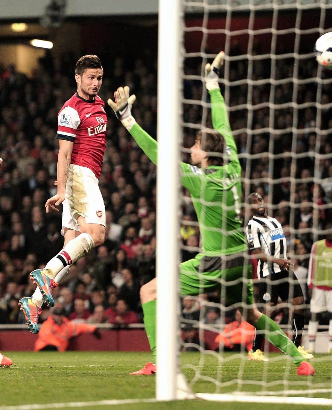 アーセナルFCさんのインスタグラム写真 - (アーセナルFCInstagram)「🗓 #onthisday in 2014... captain Arteta leads us to a 3-0 win over Newcastle⁠⠀ ⁠⠀ 26' ⚽️ Koscielny⁠⠀ 42' ⚽️ Ozil⁠⠀ 66' ⚽️ Giroud⁠⠀ ⁠⠀ #Arsenal #premierleague #AFC」4月29日 1時56分 - arsenal