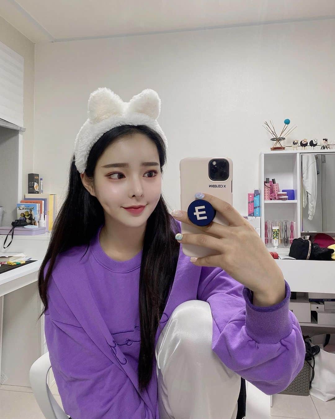 ダユンさんのインスタグラム写真 - (ダユンInstagram)「우리 나름언니가 선물해준 률투맨  어쩜 이렇게 색도 핏도 잘 뽑아?💜 삼일간 회색 보라색 번갈아가면서 이것만 입은 듯  라방에서도 스토리에도 계속 나온 이유가 있어요  엄청 편하고 핏이 여리여리 예뻐 언니 고마워 🙆🏻‍♀️🙆🏻‍♀️♥️ 사랑해  @nareum_tv」4月29日 2時01分 - 2__yun__2