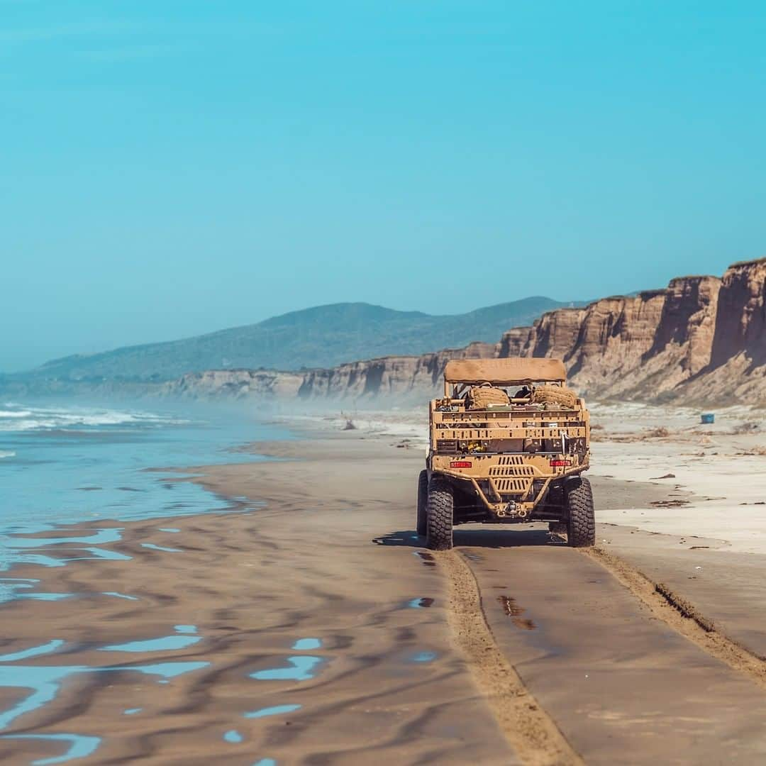 アメリカ海兵隊さんのインスタグラム写真 - (アメリカ海兵隊Instagram)「Joy Ride  Marines assigned to @imig.marines use a Polaris MRZR D4 during a field exercise on @mcb_camp_pendleton. The MRZR D4 rapidly concentrates and disperses forces by providing assault and raid capabilities. (U.S. Marine Corps photo by Sgt. Manuel A. Serrano)  #USMC #Marines #Military #OffRoad」4月29日 2時42分 - marines